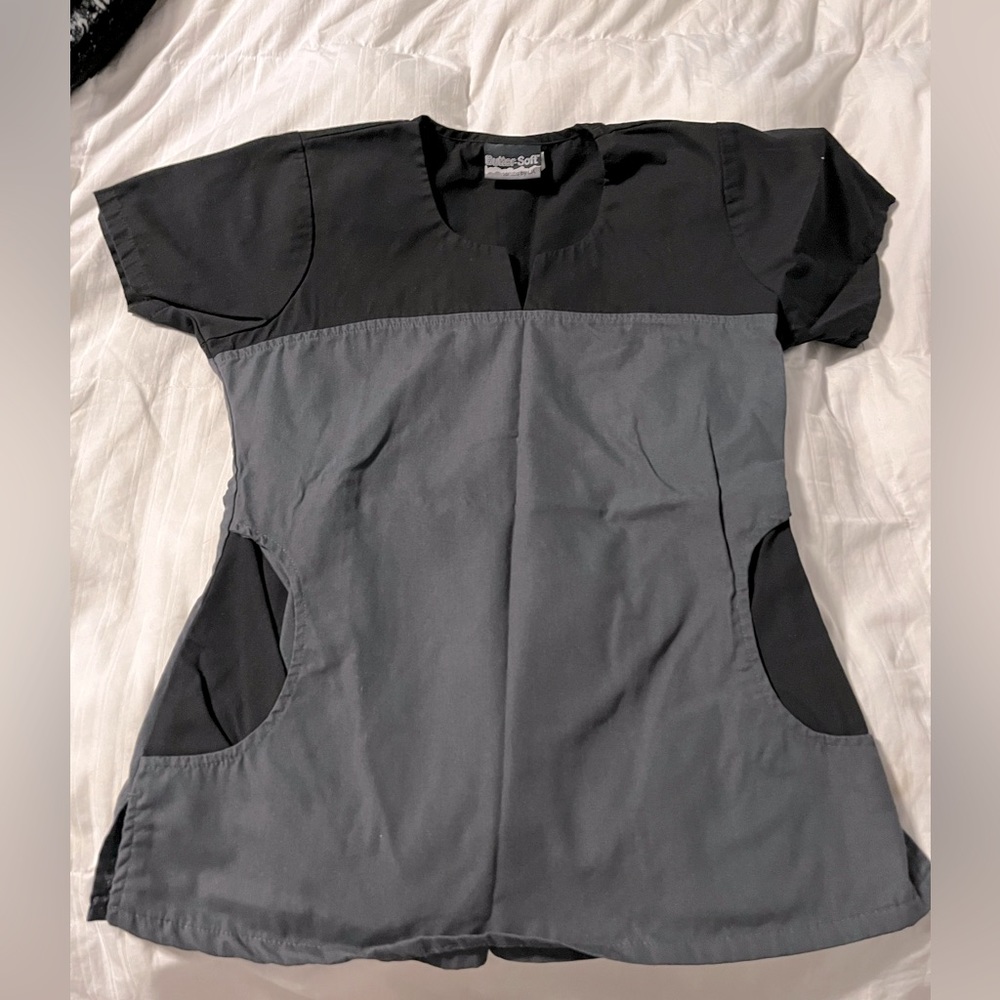 Butter soft scrub top XS